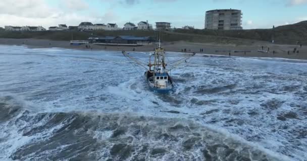 Garnelen Trawler Steckten Fest Und Wurden Vor Den Küsten Der — Stockvideo