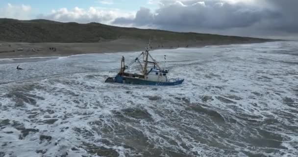 Kapal Ijmuiden Terjebak Pantai Zandvoort Belanda Tampilan Drone Udara — Stok Video