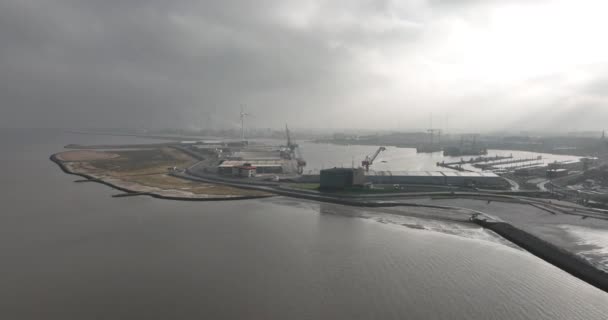 オランダのデルフェルナール港 オランダ領エムデルタの港湾と元海軍港 空中ドローンビュー — ストック動画