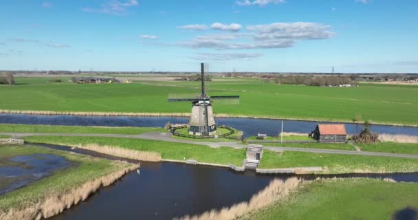 Pemandangan Drone Udara Dari Pemintalan Angin Bersejarah Belanda Air Bekerja — Stok Video