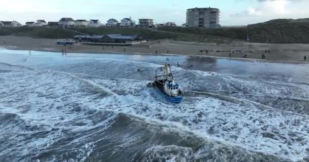 Aerial Drone View Fishing Ship Stranded Stuck Shallow Water Coastline — Stock Video