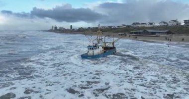 Zandvoort, Hollanda 'daki Ijm 22, Ym 22 ya da Black Jack adlı bir gemide hava aracı görüntüsü. Gemi kazası.