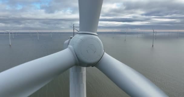 Close Zicht Rotorbladen Van Een Offshore Windturbine Windpark Nederland Luchtdrone — Stockvideo