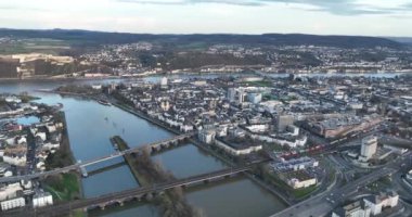 Koblenz, Alman şehri genel görünümü, hava aracı panoramik şehir manzarası. Almanya.