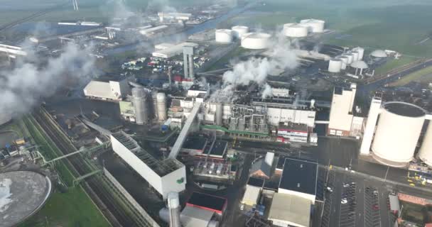 砂糖工場の空中ドローンビュー 食品や休息製品への砂糖ビートの処理 オランダ — ストック動画