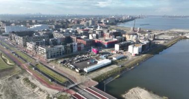 Amsterdam, 12 Kasım, 2023, Hollanda. Ijburg, Amsterdam 'daki yeni yerleşim alanının hava aracı görüntüsü. Hollanda 'da..