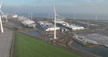 Eemshaven veri merkezinin hava aracı görüntüsü, dijital altyapı. Hollanda 'da..