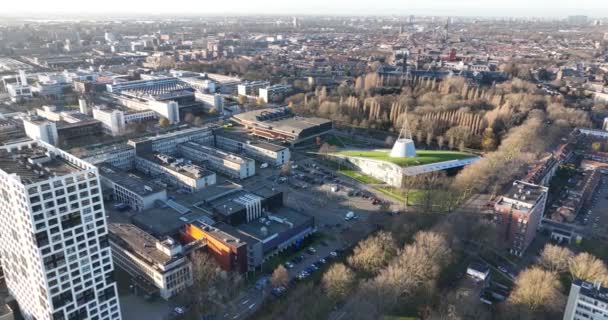 Universiteit Delft Luchtfoto Drone Overzicht Van Campus Nederland Wetenschappelijke Onderzoekscampus — Stockvideo