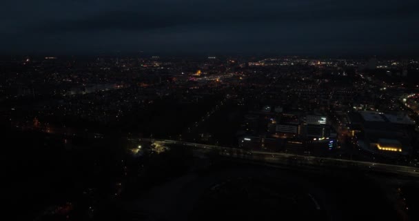 荷兰格罗宁根市的空中无人驾驶飞机夜景 基础设施 — 图库视频影像