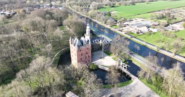 オランダのブリュケレン城 ビジネス大学 空中ドローンビュー — ストック動画