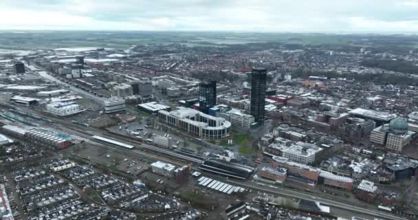 市内中心部 ダウンタウン リーウォーデン市の曇った日 オランダ 空中ドローンビュー — ストック動画