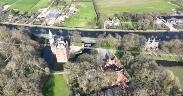 オランダのブリュケレンにあるネクロデ城の上の空中ドローンビュー ドローブリッジ付きキャッスル — ストック動画