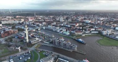 Bremerhaven City Bulvarı kuzey denizi boyunca. Hava aracı görünümü.