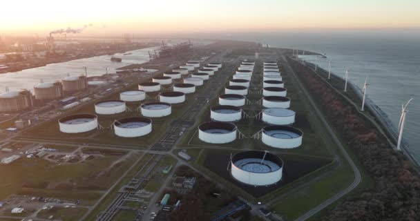 鹿特丹液化天然气进口码头 位于靠近港口入口的Maasvlakte上 — 图库视频影像