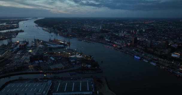 Stadt Hamburg Industriehafen Und Stadtsilhouette Bei Nacht Großstadt Norden Deutschlands — Stockvideo
