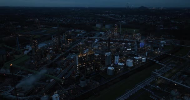 Raffinaderier Fossila Bränslen Ett Storskaligt Industrikomplex Gelschenkirchen Tyskland Fåglar Ögon — Stockvideo
