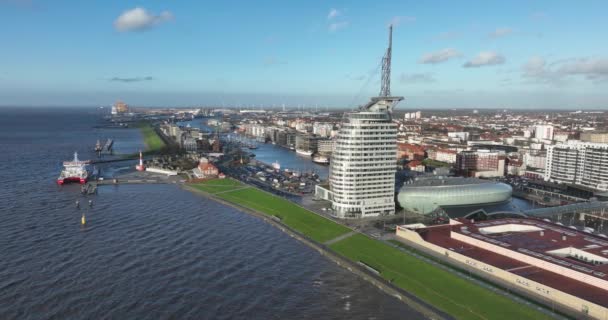 Icónico Horizonte Edificios Bremerhaven Ciudad Norte Alemania Aves Vista Aérea — Vídeo de stock