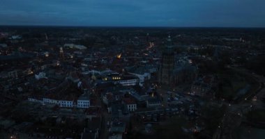 Zutphen şehri manzarası. Gelderland, Hollanda. Konut ve şehir merkezi. Hava aracı görünümü.