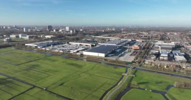 Pijnacker, Zuid Holland, Hollanda - 16 Aralık 2023: Albert Heijn Dağıtım Merkezi Pijnacker. Hava aracı görünümü.