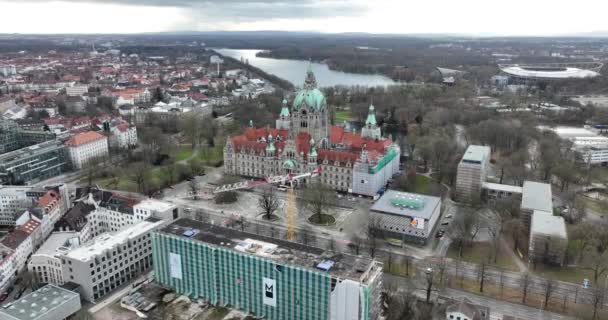Vista Aérea Drone Sobre Neues Rathaus Hannover Alemanha Nova Câmara — Vídeo de Stock