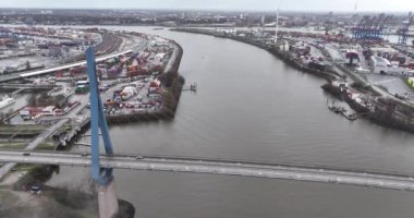Kohlbrand Köprüsü, Kohlbrandbrucke bir kablo Almanya 'nın Hamburg limanında köprü olarak kaldı.,