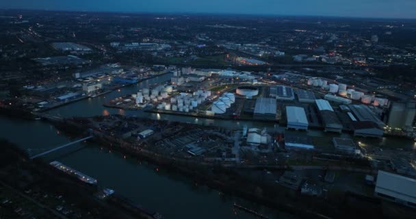 Port Przemysłowy Gelschenkirchen Instalacje Przemysłowe Kontenery Petrochemiczne Wzdłuż Kanału Renu — Wideo stockowe