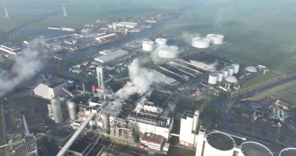 Zuckerrüben Verarbeitende Fabrik Mit Schornsteinen Der Landwirtschaft — Stockvideo