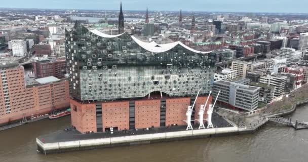在德国汉堡市的一个音乐厅里 建造了埃尔巴菲豪伊的室外展览馆 城市天际线的地标 — 图库视频影像