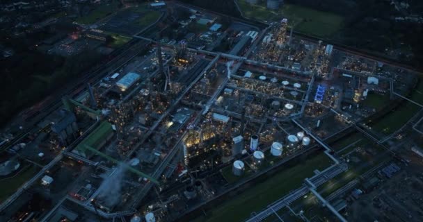 Nachtantenne Einer Raffinerie Petrochemische Industrieanlage Schweres Gerät — Stockvideo