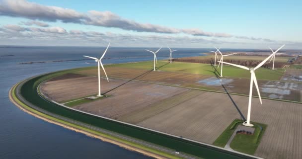 Vindkraftverk Skördar Energi För Att Producera — Stockvideo