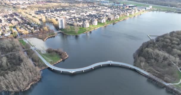Bicicleta Ponte Pedonal Almere Países Bajos — Vídeo de Stock