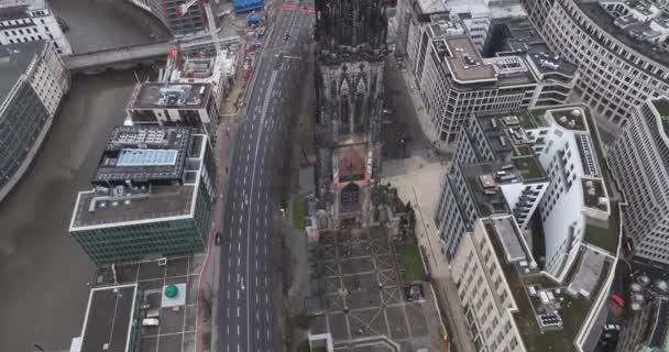 德国汉堡圣尼古拉斯教堂 把塔楼结构的视图连在一起 鸟瞰鸟瞰鸟瞰 汉堡市 城市天际线 — 图库视频影像
