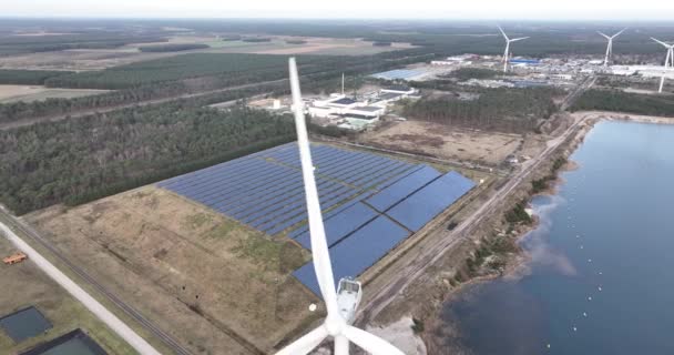 Výroba Sluneční Větrné Energie Průmyslové Zóně Belgii Vedle Společnosti Která — Stock video