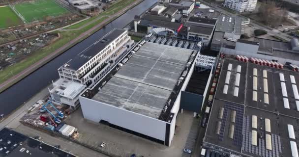 阿姆斯特丹 荷兰北部 2023年1月7日 在阿姆斯特丹的一个数据中心的城市环境中 鸟瞰无人驾驶飞机 空中飞越 — 图库视频影像