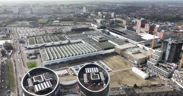 ユトレヒト オランダ 2024年2月7日 ユトレヒトのオランダの都市で大規模なイベントのための複合施設 建物はユトレヒト セントラル駅の近くに位置しています — ストック動画