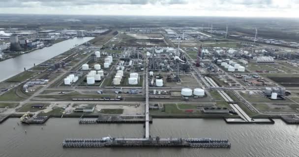 Moerdijk化学精炼厂 石油产品 它是荷兰和欧洲最大的化学综合体之一 — 图库视频影像
