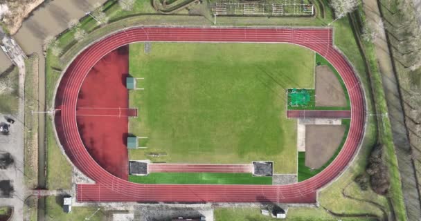 Blick Von Oben Auf Eine Laufstrecke Ovale Leichtathletikbahn Ein Sportplatz — Stockvideo