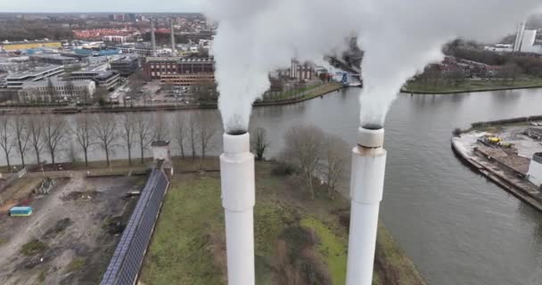 Utrecht Februari 2024 Smokestacks Bij Centrale Lage Weide Geëxploiteerd Door — Stockvideo