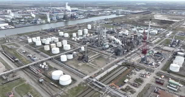 Moerdijk化学精炼厂 石油产品 它是荷兰和欧洲最大的化学综合体之一 — 图库视频影像
