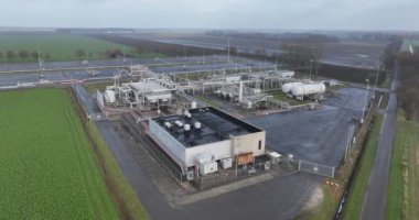 Gaz sızıntısından kaynaklanan depremler, Groningen 'deki doğal gaz alanı tesisi. Havadan kuşların bakış açısı.