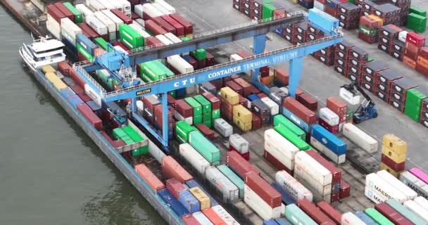 荷兰乌得勒支 2024年2月7日 乌得勒支集装箱码头 Ctu行动 内陆集装箱船的港口作业装卸 — 图库视频影像