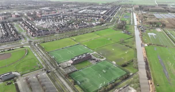 オランダのユトレヒトのサッカー場 サッカー トレーニングおよび興奮のための運動場 — ストック動画