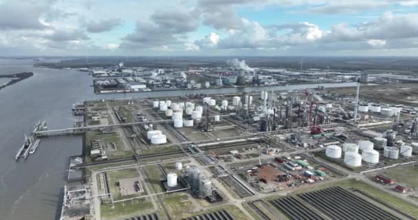 Moerdijk Nederland Petrochemisch Complex Dat Nafta Gasolie Lpg Van Raffinaderijen — Stockvideo