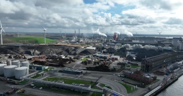 Gent Terneuzen运河沿线的施肥厂 生产Sluiskil化肥 肥料和温室园艺用液体产品 工业设施 — 图库视频影像
