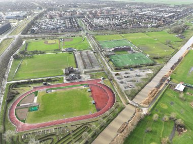 Spor sahaları eğlencesi ve boş zaman aktivitesi kuşları hava aracı görüşü.