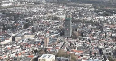 Utrecht 'teki Dom Kulesi, restorasyon. İkonik Dom Kulesi Utrecht 'in sembolüdür ve Hollanda' nın en yüksek kilise kulesidir..