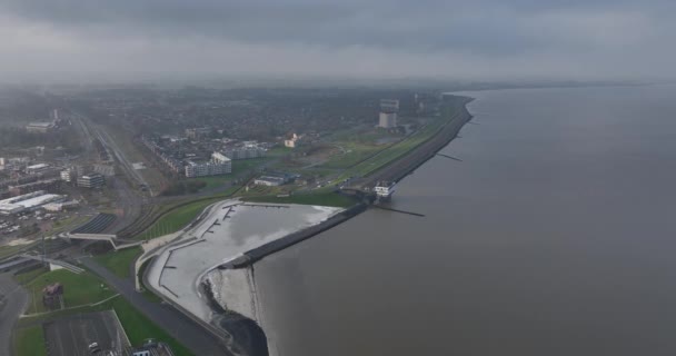 荷兰北部的德尔夫齐尔 格罗宁根 重要的工业港口和住宅区 空中鸟瞰 — 图库视频影像