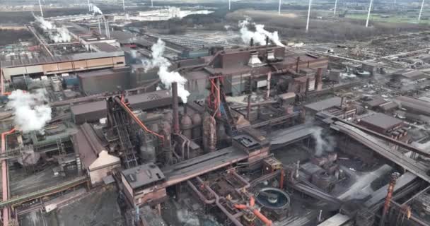 比利时根特的重工业 金属工厂的秃顶漏斗 在安装时关闭无人机视图 钢铁厂 — 图库视频影像