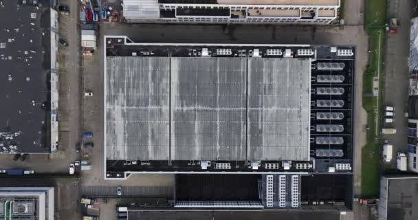 Luftaufnahme Von Oben Auf Ein Rechenzentrum Und Dach Eingebaute Kühlwagen — Stockvideo