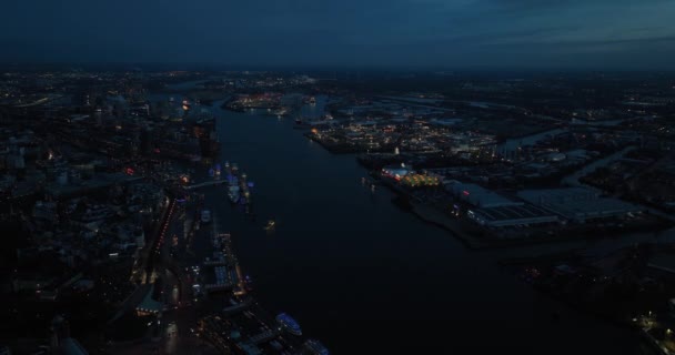 Elbe Hamburg Und Die Innenstadt Entlang Des Flusses Der Nacht — Stockvideo